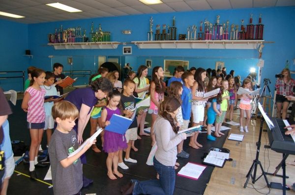 Photo Flash: Styx Band Member Dennis DeYoung Visits 12.14 Foundation's Rehearsals for 101 DALMATIANS Image