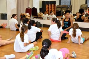 Bravita Threatt getting to know the students @ BroadwayWorld Bravita Threatt getting to know the students Photo