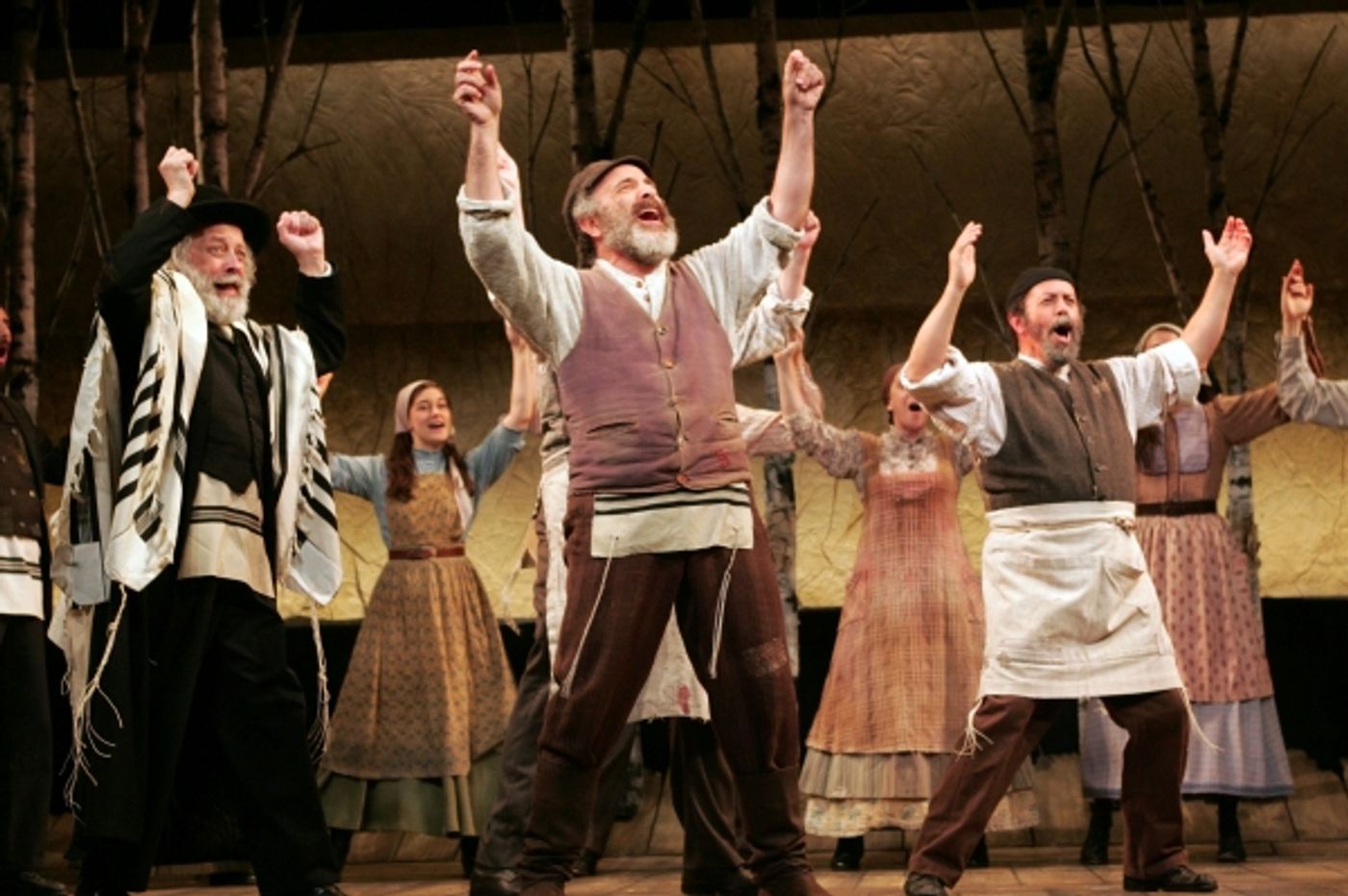 Photo Flash: First Look at Adam Heller, David Perlman, Elizabeth DeRosa & More in Goodspeed's 50th Anniversary Production of FIDDLER ON THE ROOF  Image
