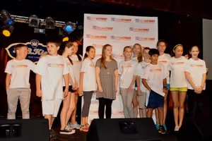 Emma Howard and the students @ BroadwayWorld Emma Howard and the students Photo