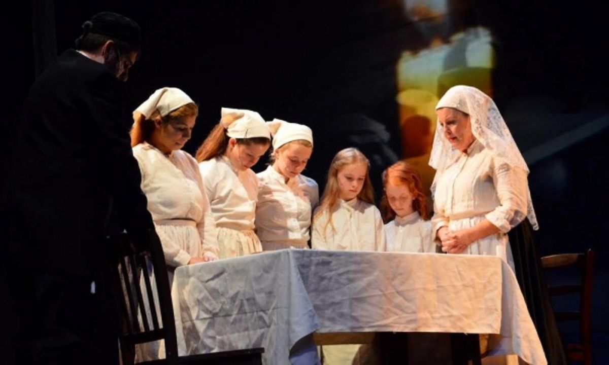 Susan Wefel as Golde (at right next to table) with her daughters played by Alissa Rivera, Hanna Murphy, Brianna Jaffe, Katheryn Cooper, and Jolie Jaffe at 