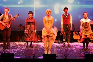 JASON HITE, LEE ANN PAYNE, JANE PFITSCH, REGGIE WHITE AND LAUREN CIPOLETTI  Photo