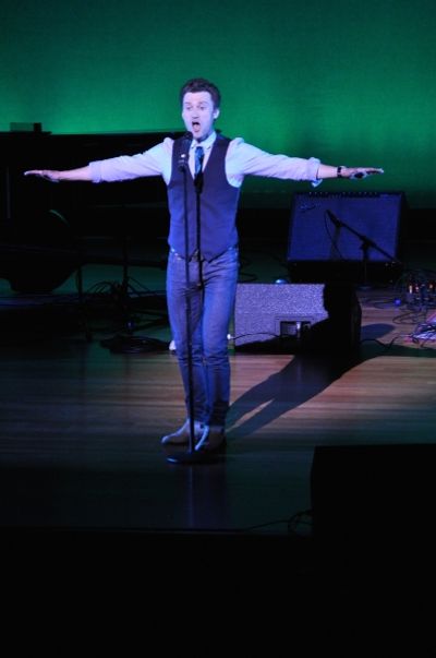 Bryce Pinkham Photo