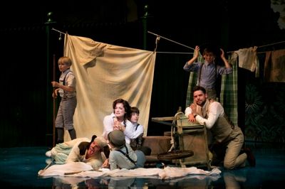 Laura Michelle Kelly and Jeremy Jordan with Kids Photo