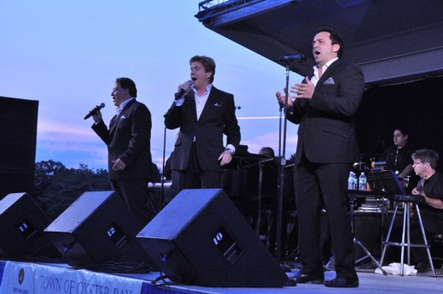 Photo Coverage: Andy Cooney, Daniel Rodriguez and Christopher Macchio Play Music Under The Stars Image