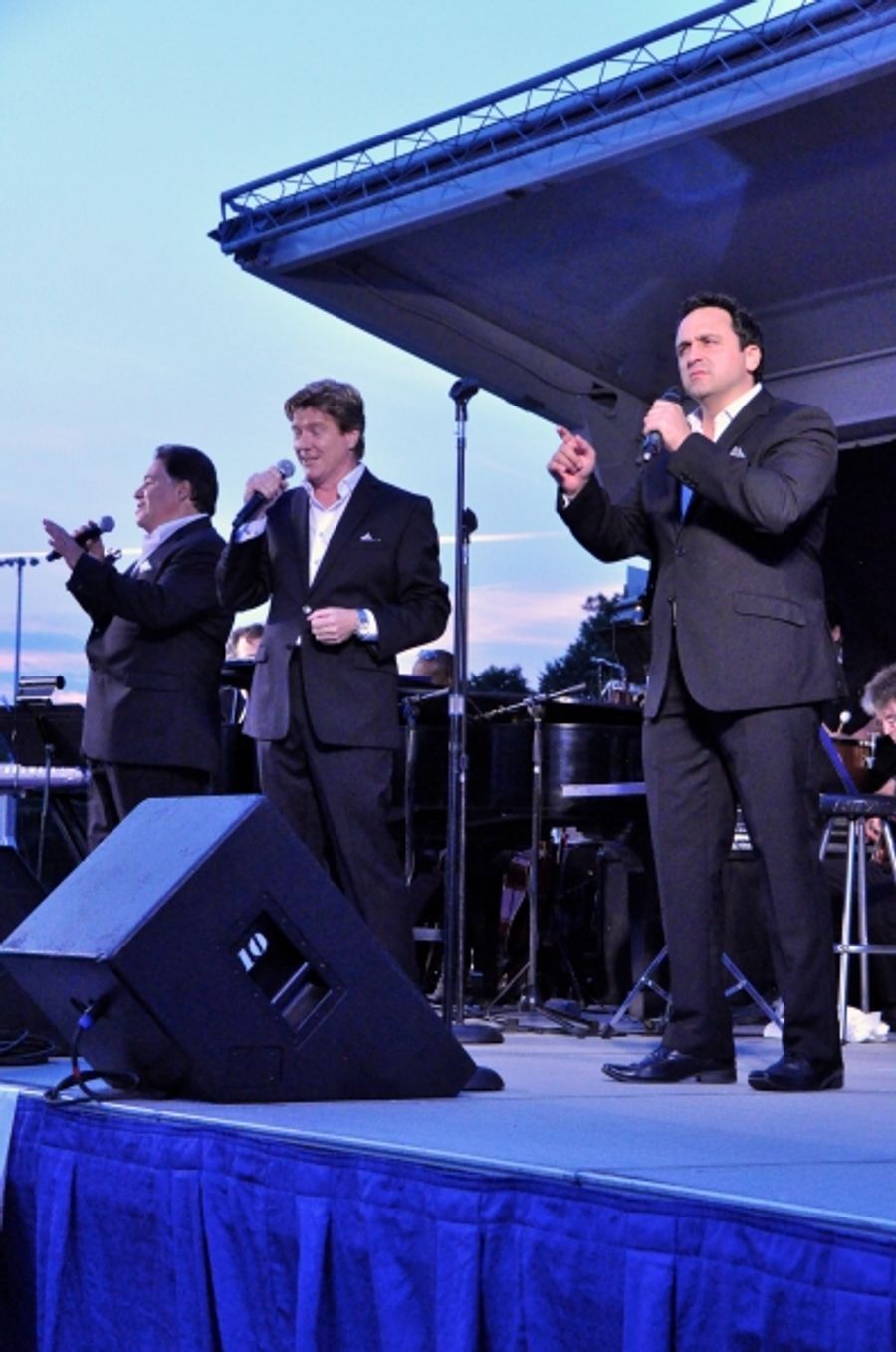 Photo Coverage: Andy Cooney, Daniel Rodriguez and Christopher Macchio Play Music Under The Stars Image