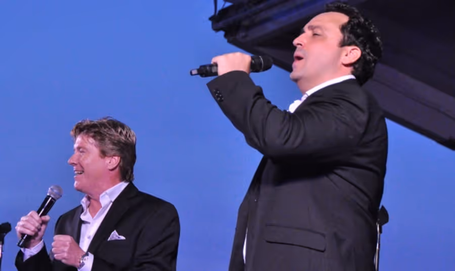Photo Coverage: Andy Cooney, Daniel Rodriguez and Christopher Macchio Play Music Under The Stars Image