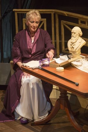 Elizabeth Franz as Jean Horton Photo