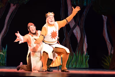 Robert Creighton as Patsy and Tom Hewitt as King Arthur Photo