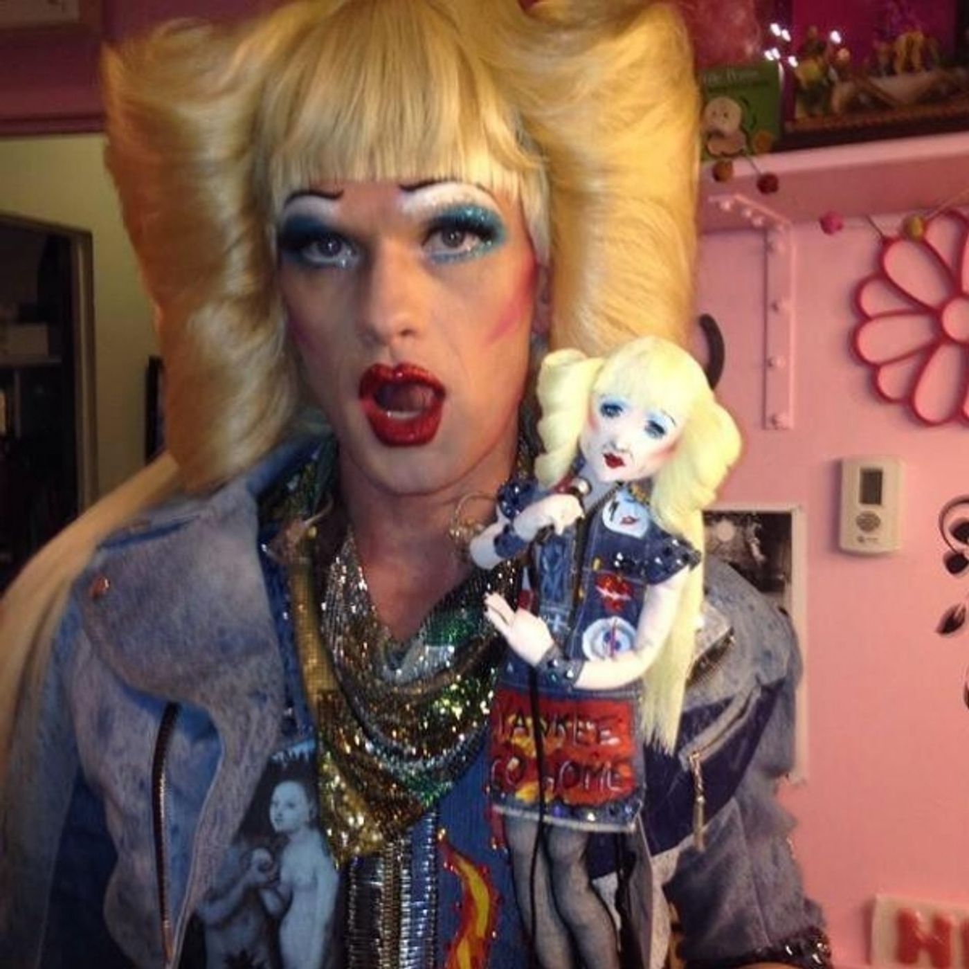Photo Flash: Neil Patrick Harris Poses with 'Mini-Hedwig' Backstage at the Belasco  Image
