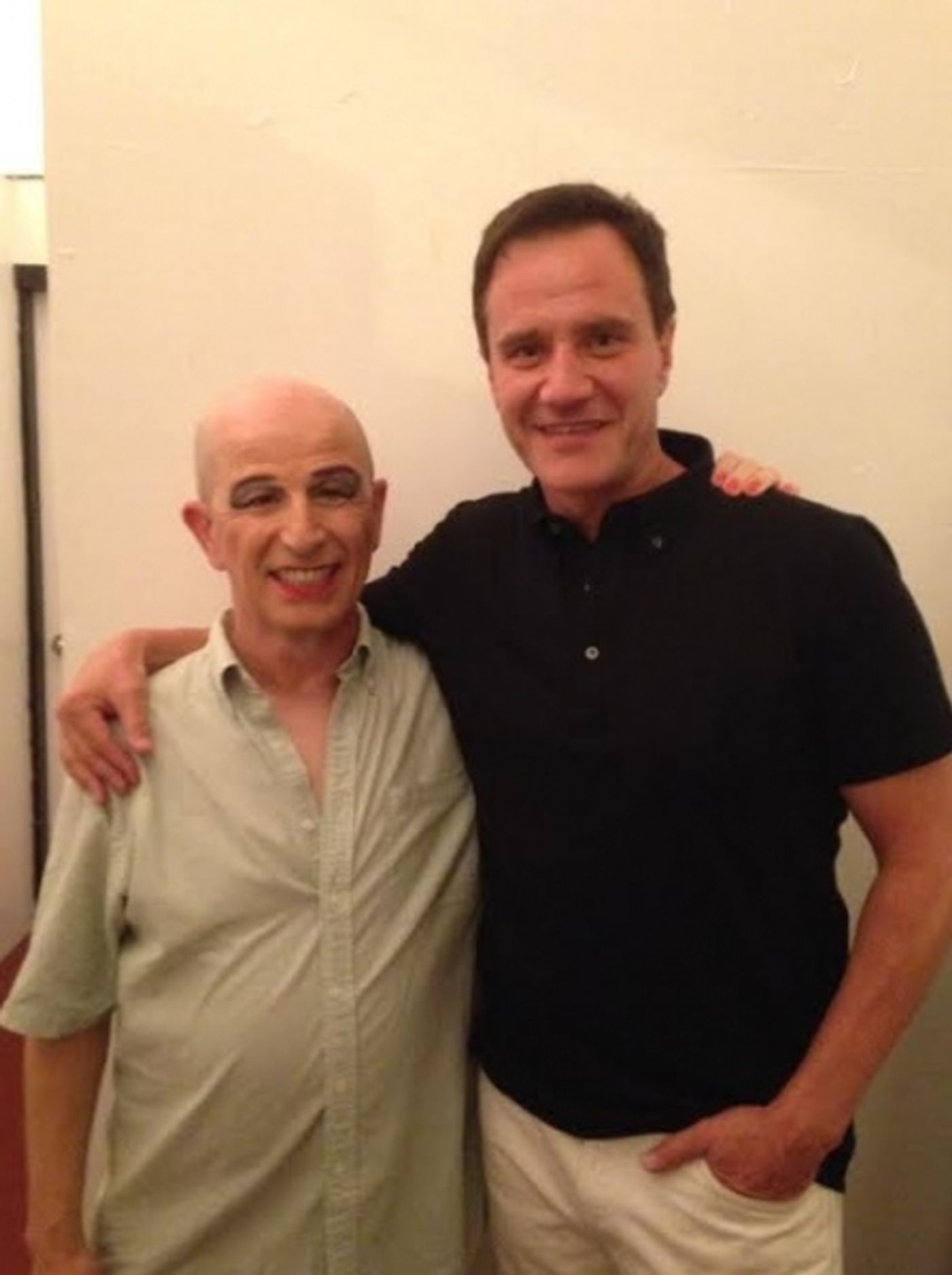 Photo Flash: WHITE COLLAR's Tim DeKay Visits DROP DEAD PERFECT Off-Broadway Photo Flash: WHITE COLLAR's Tim DeKay Visits DROP DEAD PERFECT Off-Broadway Image