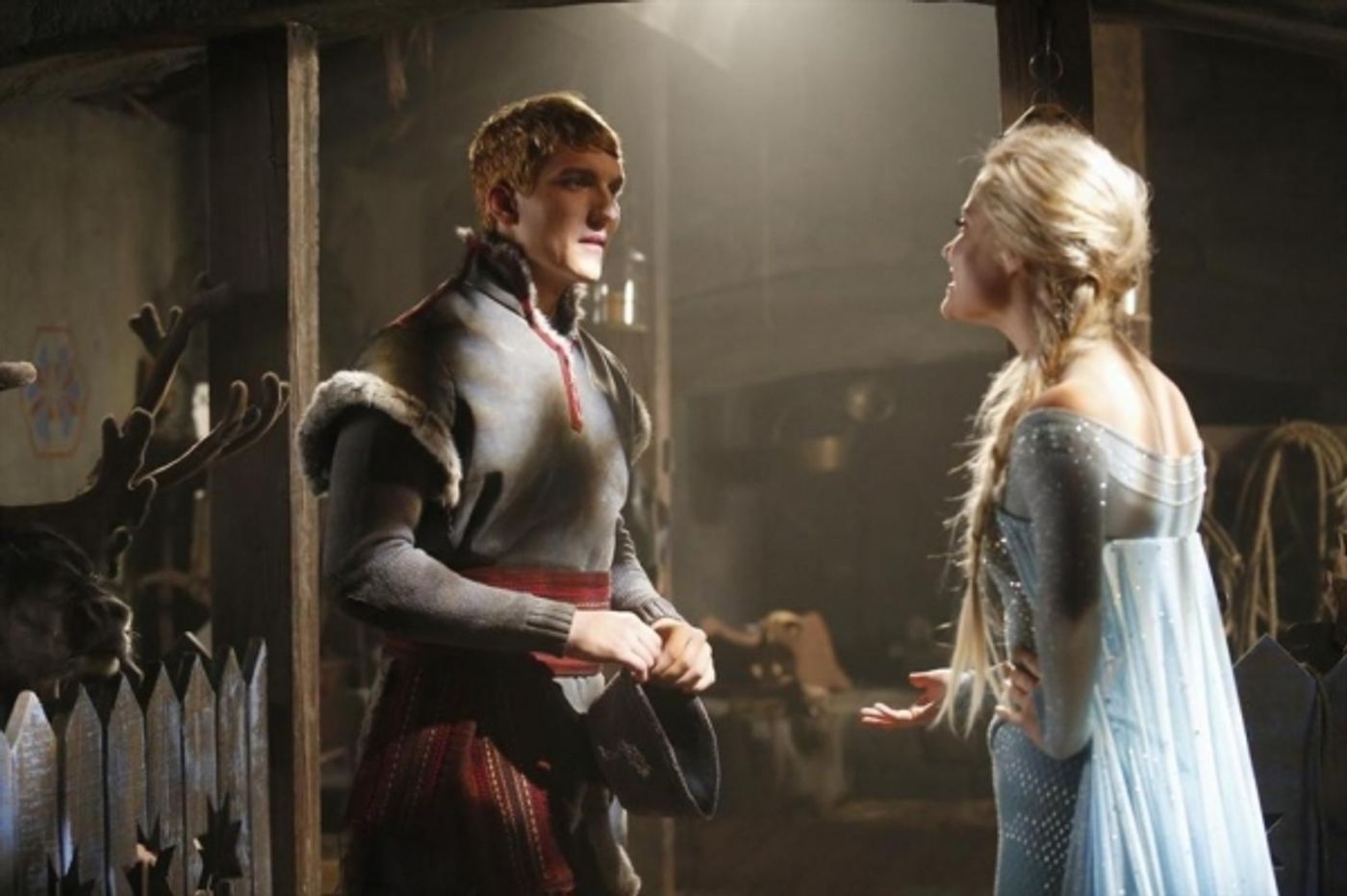 Photo Flash: New Stills of FROZEN's Elsa and Kristoff in ABC's ONCE UPON A TIME  Image