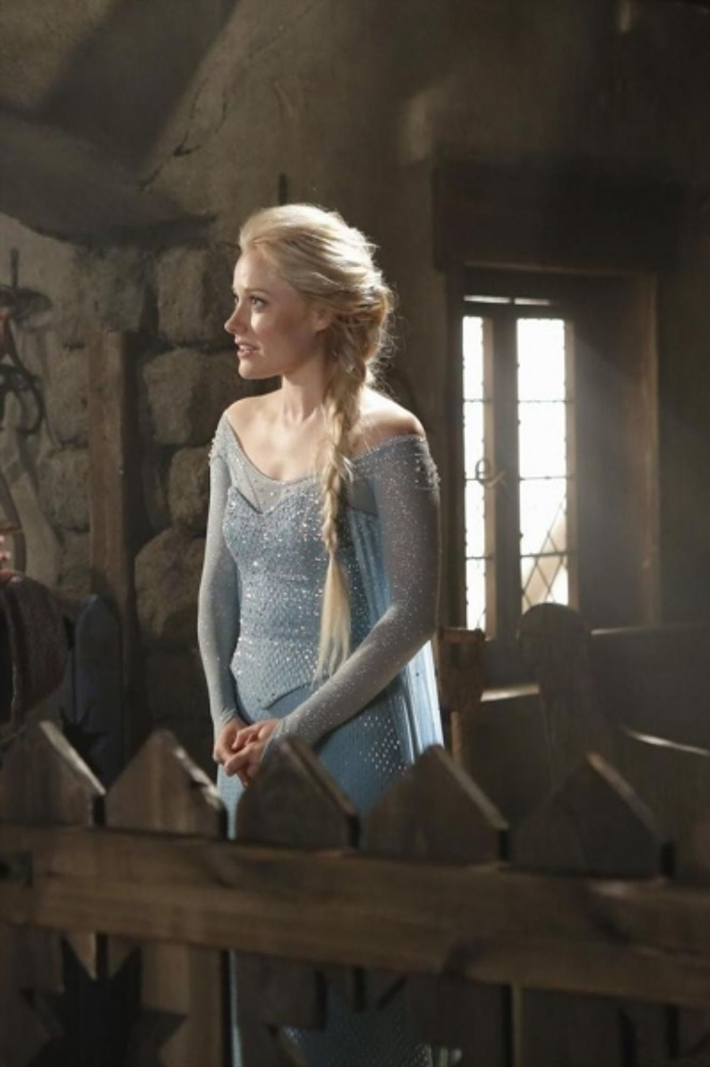Photo Flash: New Stills of FROZEN's Elsa and Kristoff in ABC's ONCE UPON A TIME  Image