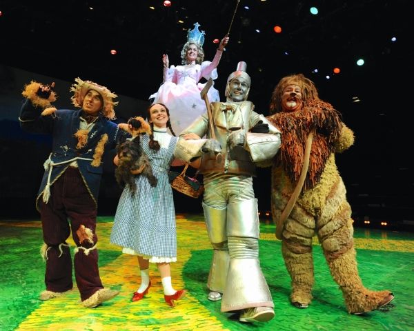 Tim Dolan (scarecrow), Devon Perry (Dorothy),  Michelle Dawson ( Glinda) Chris Kind ( Photo