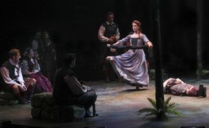 Amanda Peet (Maggie Anderson) and Cast Photo