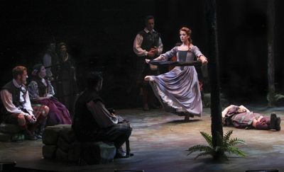 Amanda Peet (Maggie Anderson) and Cast Photo