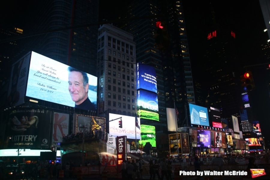 Photo Coverage: Broadway and Times Square Tribute the Late Robin Williams Image