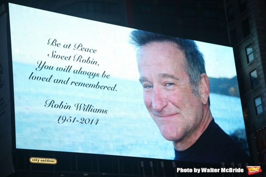 Photo Coverage: Broadway and Times Square Tribute the Late Robin Williams Image