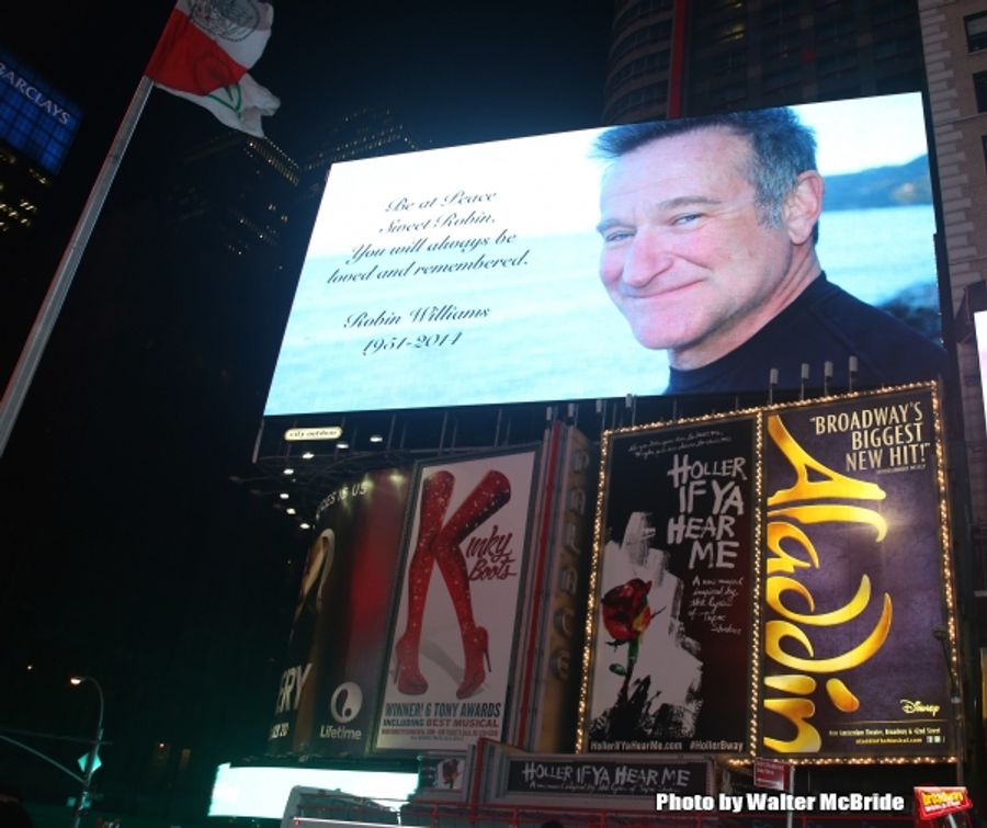Photo Coverage: Broadway and Times Square Tribute the Late Robin Williams Image