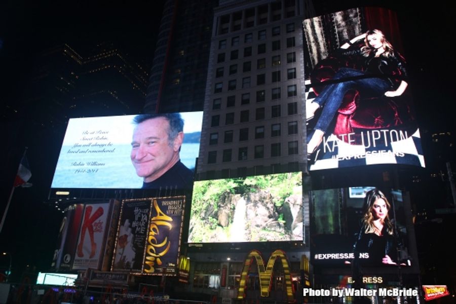 Photo Coverage: Broadway and Times Square Tribute the Late Robin Williams Image