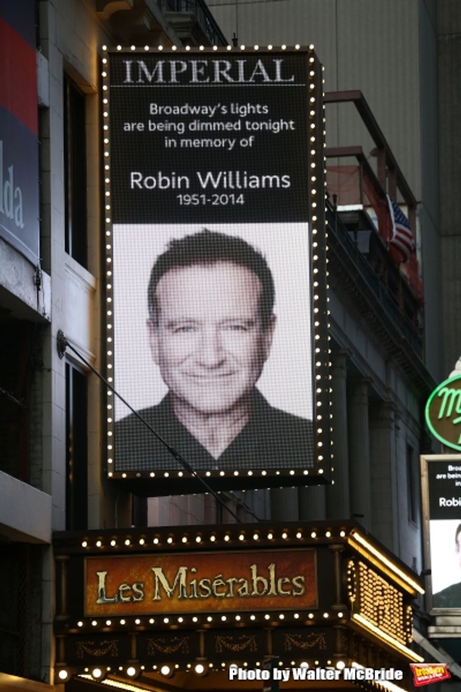 Photo Coverage: Broadway and Times Square Tribute the Late Robin Williams Image