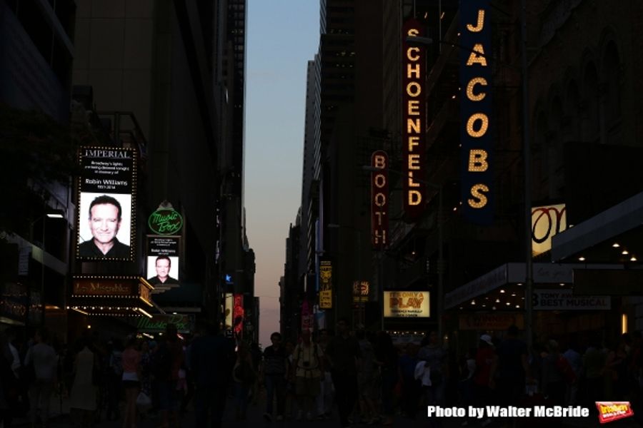 Photo Coverage: Broadway and Times Square Tribute the Late Robin Williams Image