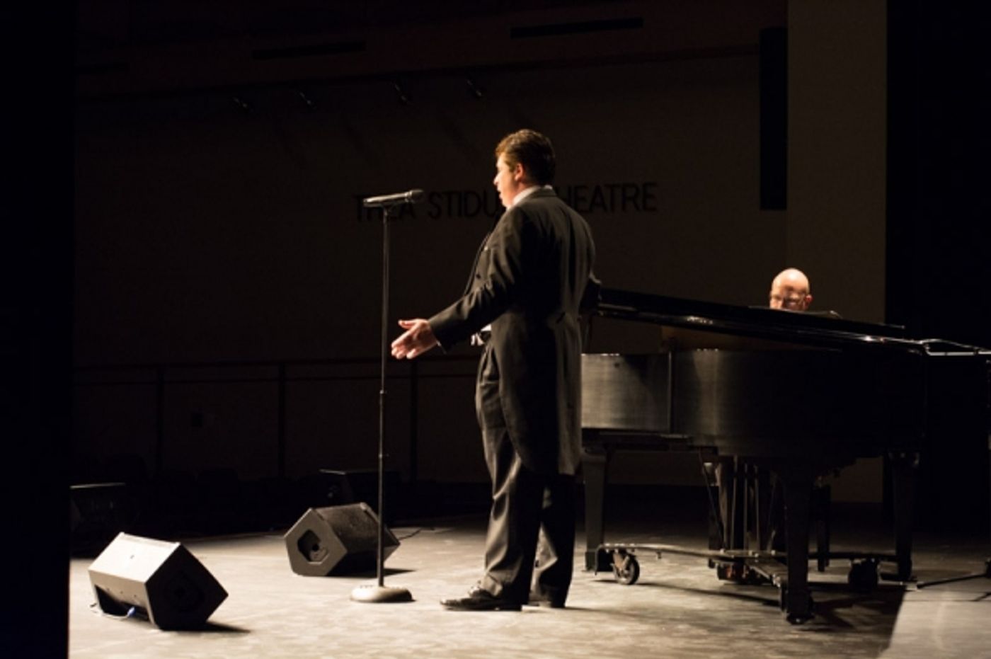 Photo Flash: Anthony Kearns Performs in Sacramento  Image