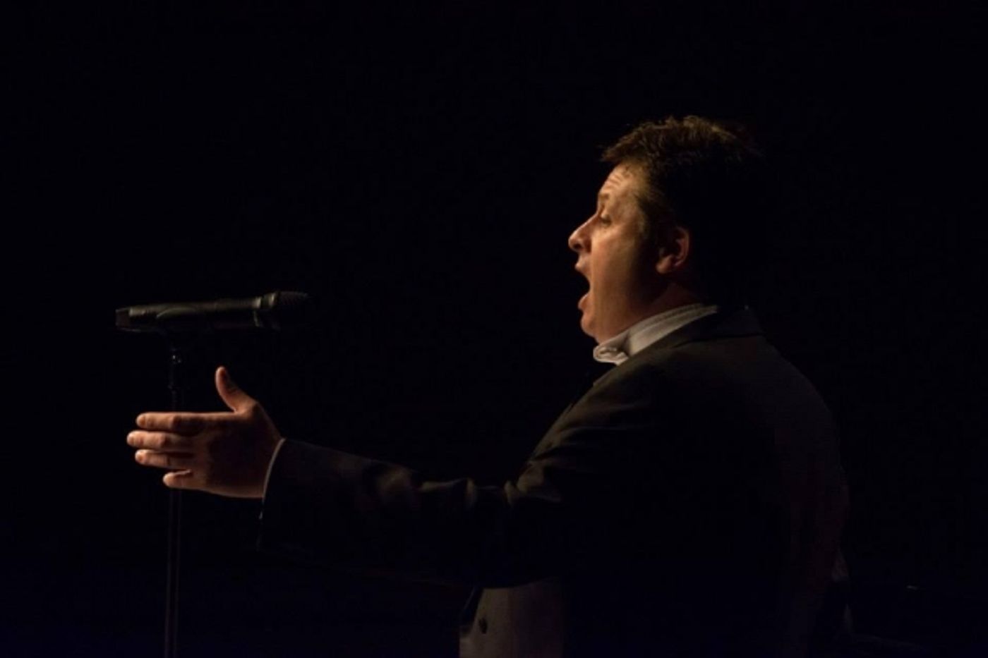 Photo Flash: Anthony Kearns Performs in Sacramento  Image