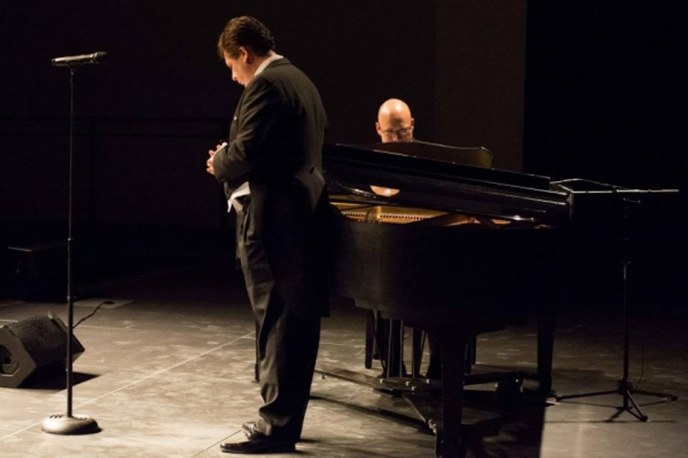 Photo Flash: Anthony Kearns Performs in Sacramento  Image