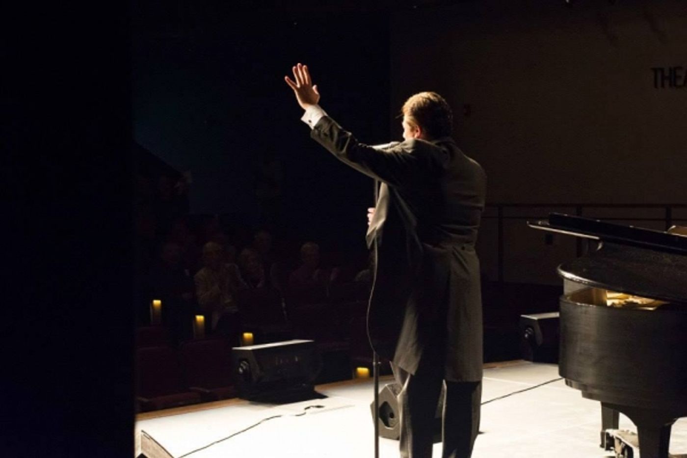 Photo Flash: Anthony Kearns Performs in Sacramento  Image