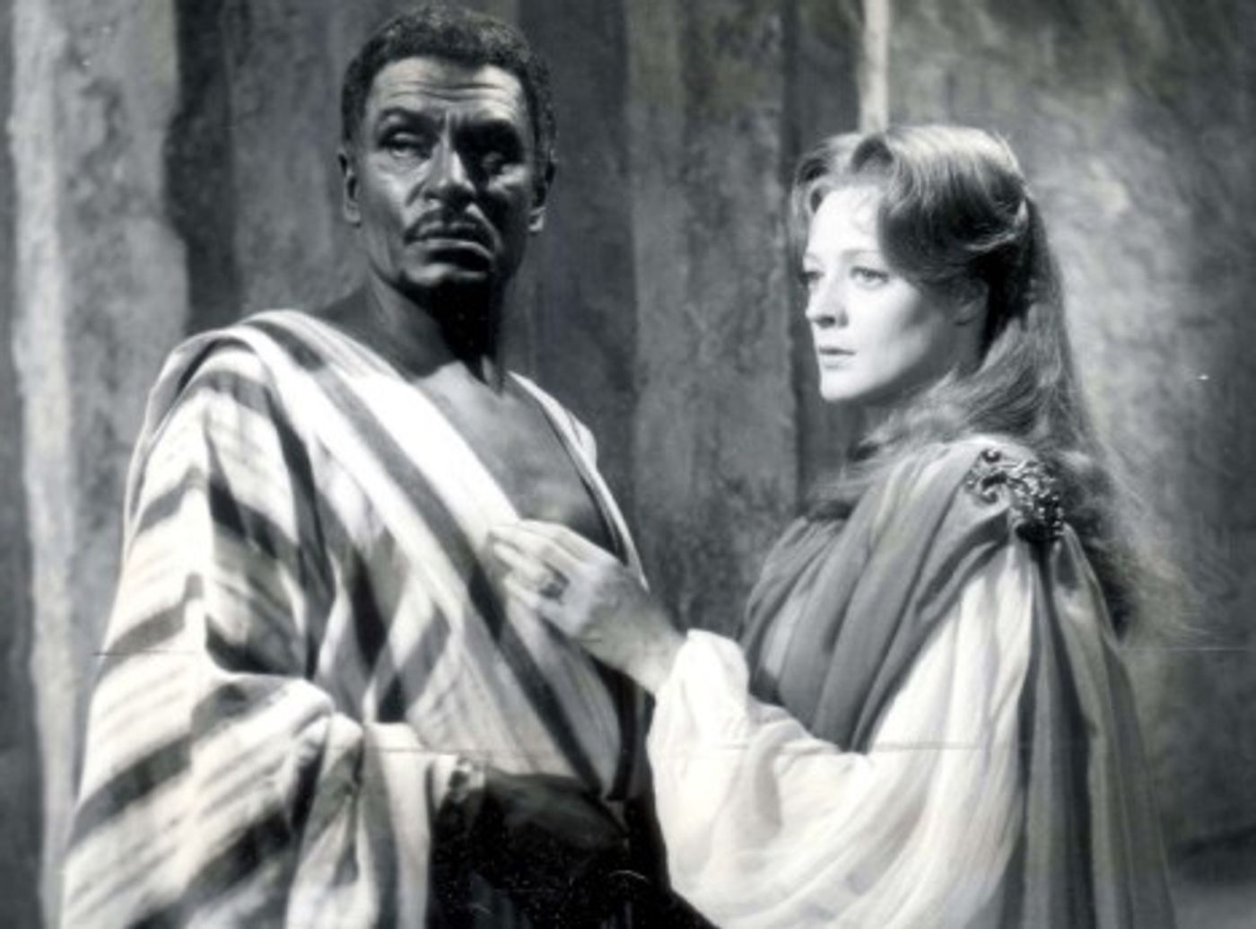 BWW Profile: Dame Maggie Smith Emmy-Nominated Star of Stage and Screen  Image