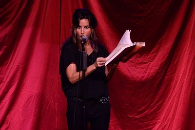 Gina Gershon Photo