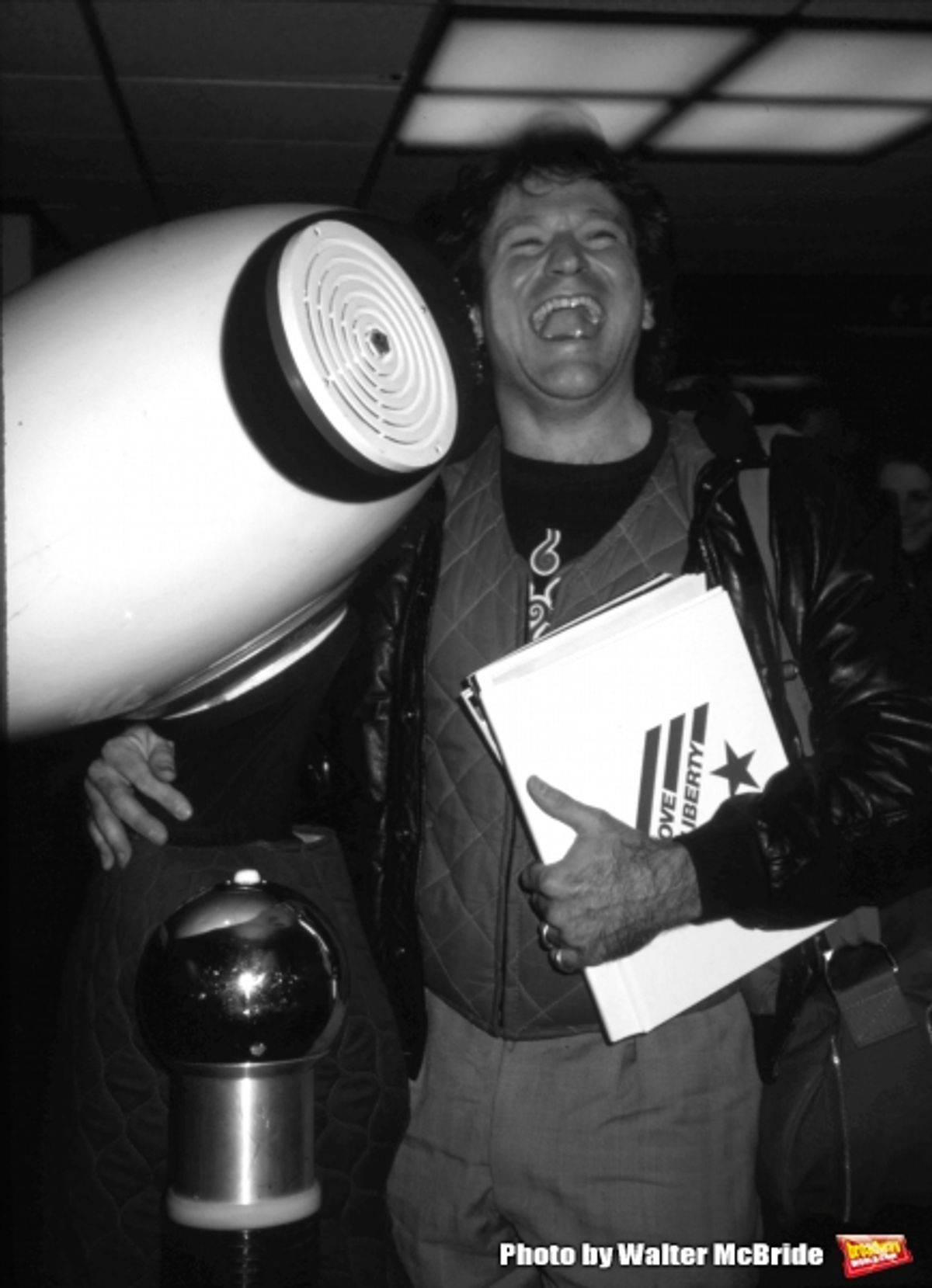 Robin Williams arriving at Kennedy Airport for Night of 100 stars on February 10, 1982 in New York City. at 