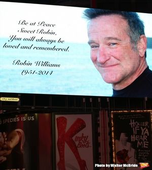 Times Square pays tribute to Robin Williams as Broadway dims the lights to honor his  Photo