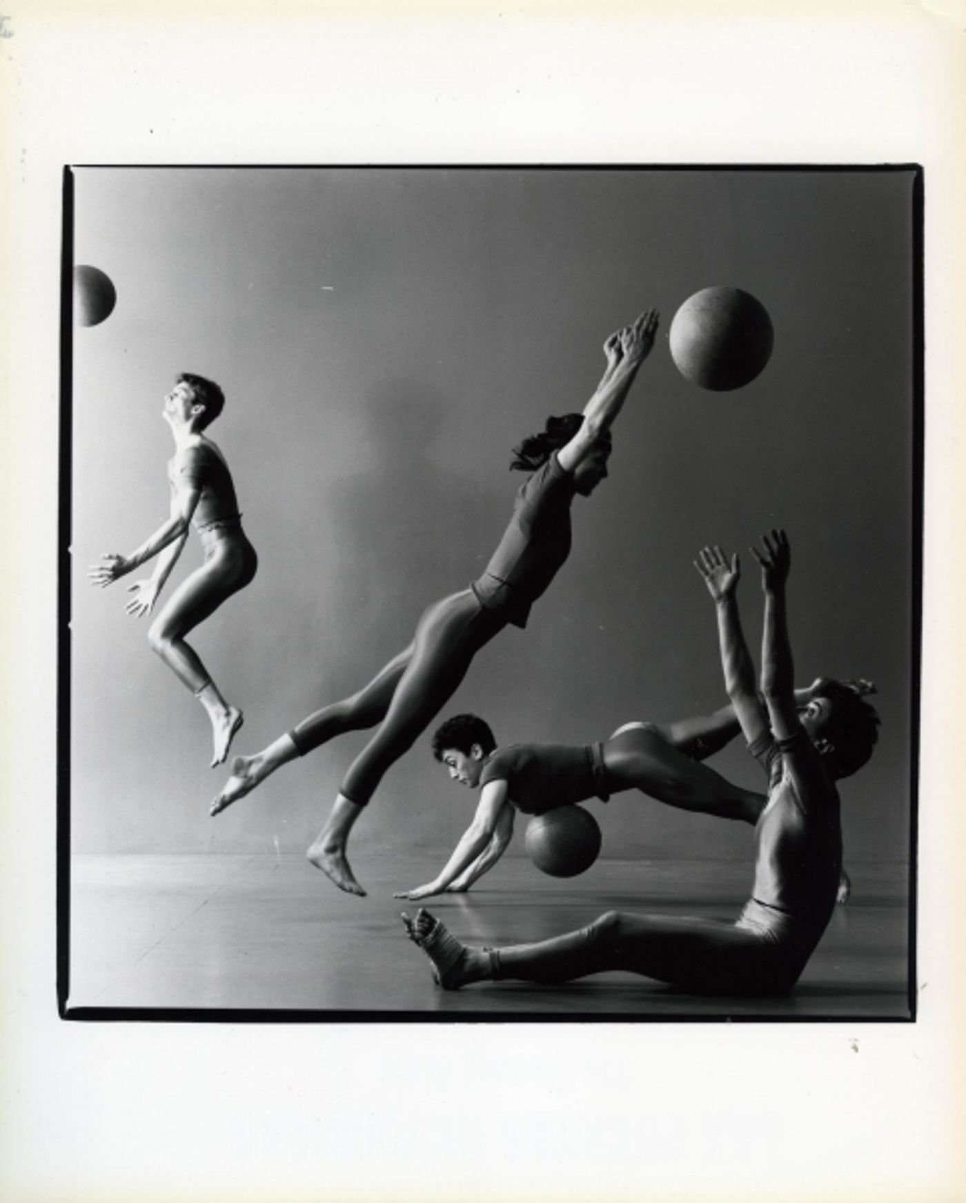 Photo Flash: Elizabeth Streb and More Take Movement to the Extreme in BORN TO FLY  Image