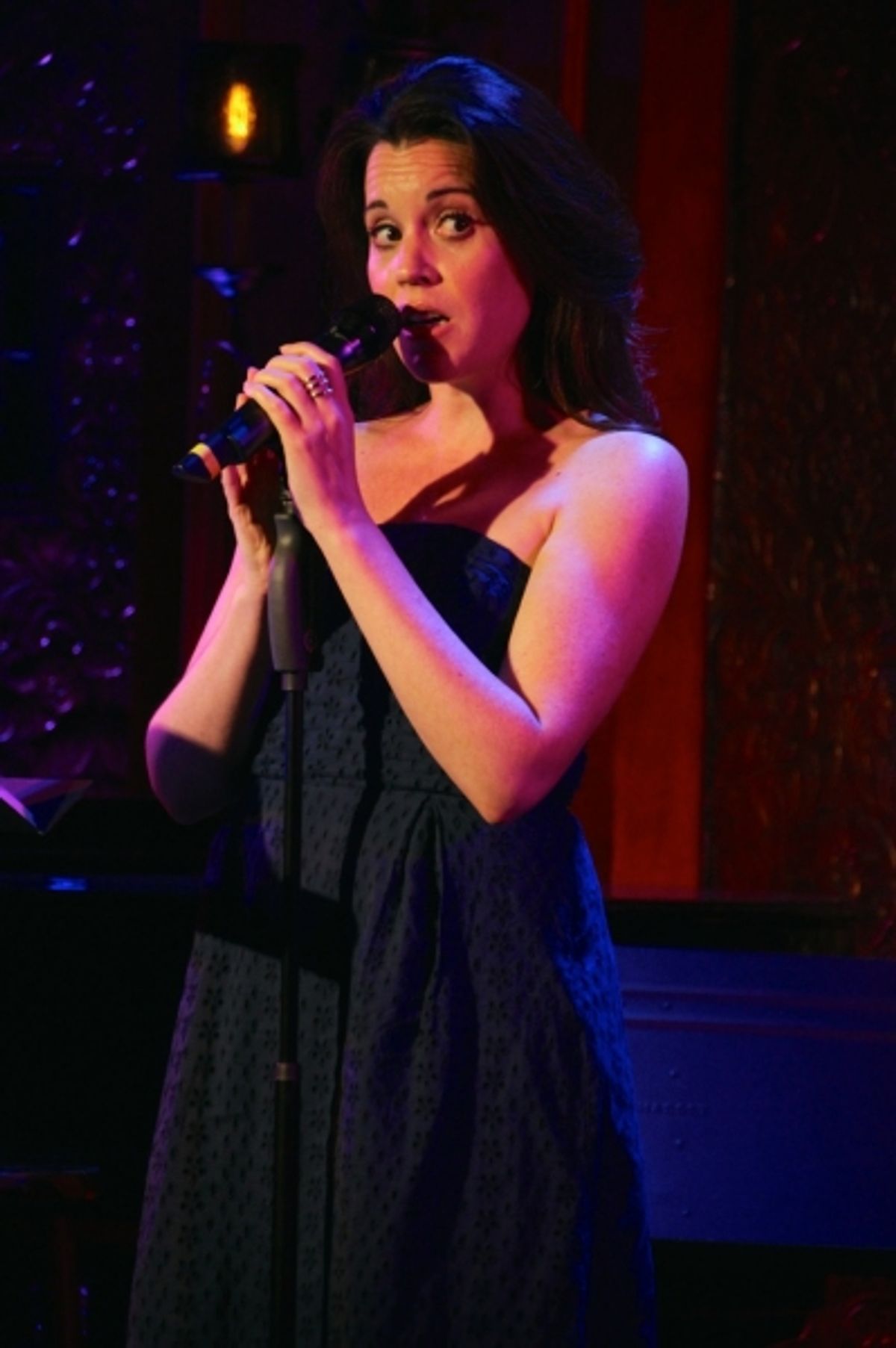 Jenna Leigh Green sings a mash-up of Miley CyrusÃ¢â‚¬â„¢s ''Wrecking Ball,'' Gotye''s ''Somebody That I Used To Know,'' and Bruno Mars''s ''Locked Out Of Heaven.'' at 