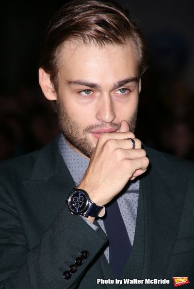 Douglas Booth   Photo