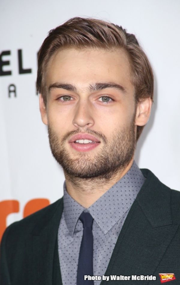 Douglas Booth   Photo