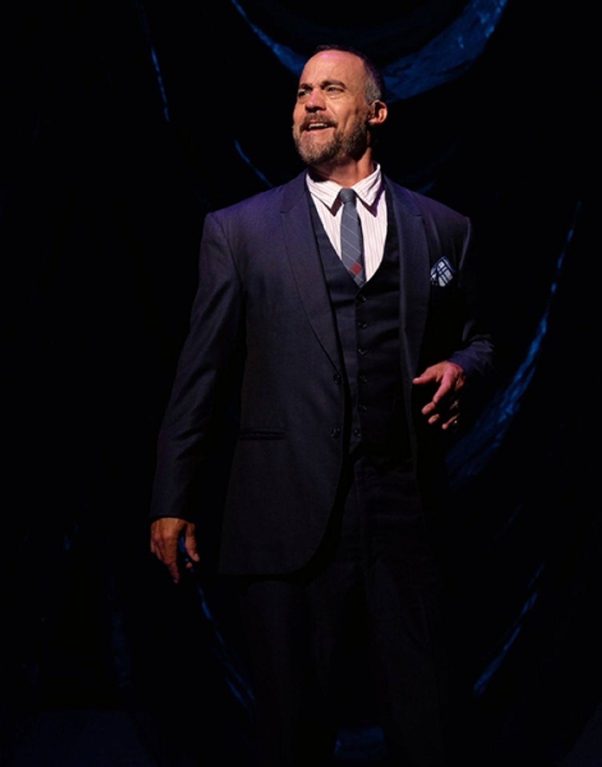 Robert Neary as Frank Abagnale, Sr. at 