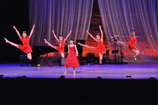 Rachel Arianna with Raquel Wallace, Kalli Donald, Anna Kate Cibrian and Dana Konner Photo