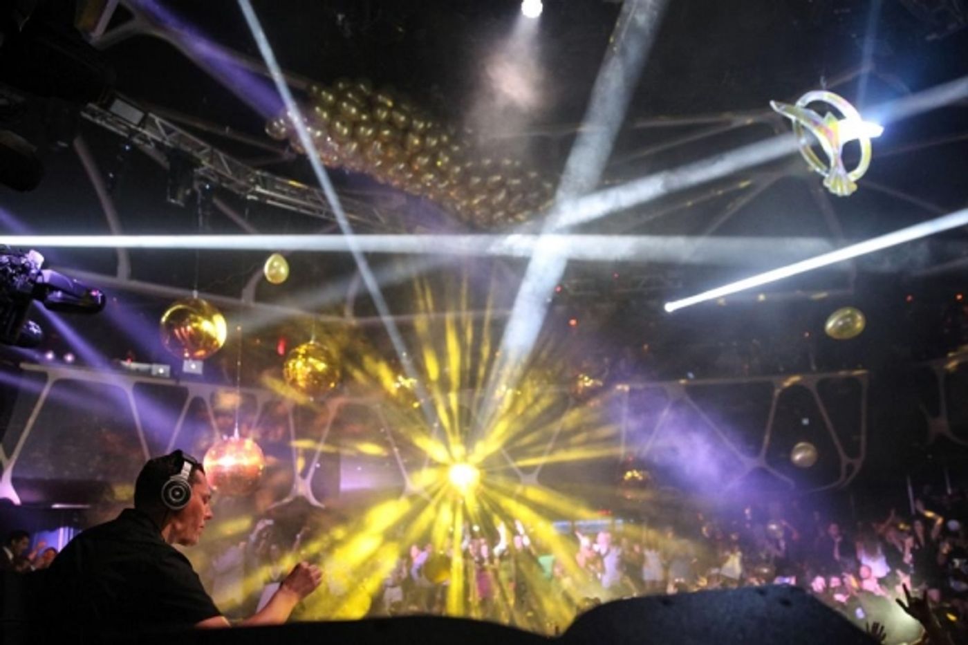 Photo Flash: Hakkasan Nightclub Celebrates Tiesto's Gold Party Photo Flash: Hakkasan Nightclub Celebrates Tiesto's Gold Party Image