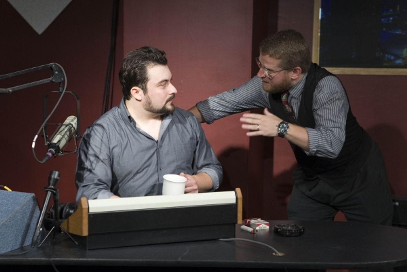 Photo Flash: First Look at Off-Broadway Revival of Eric Bogosian's TALK RADIO  Image