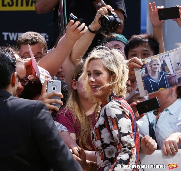 Kristen Wiig with her fans  Photo