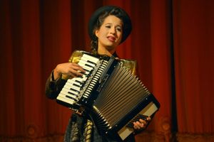 Singer/songwriter Shaina Taub @ BroadwayWorld Singer/songwriter Shaina Taub Photo