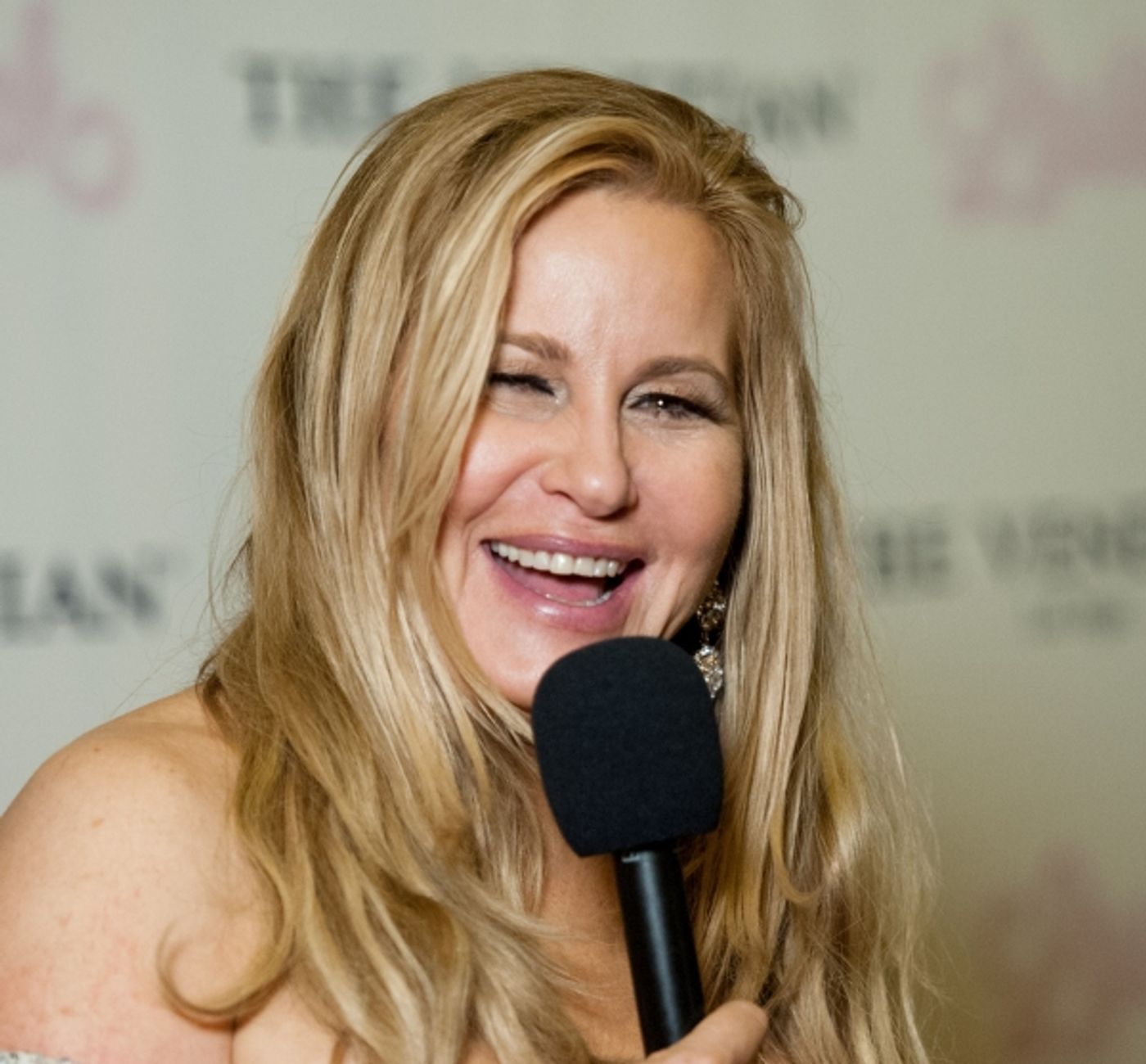 Photo Flash: Jennifer Coolidge Stands Up at LIPSHTICK  Image
