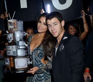 Nick Jonas, Olivia Culpo @ BroadwayWorld Nick Jonas, Olivia Culpo Photo