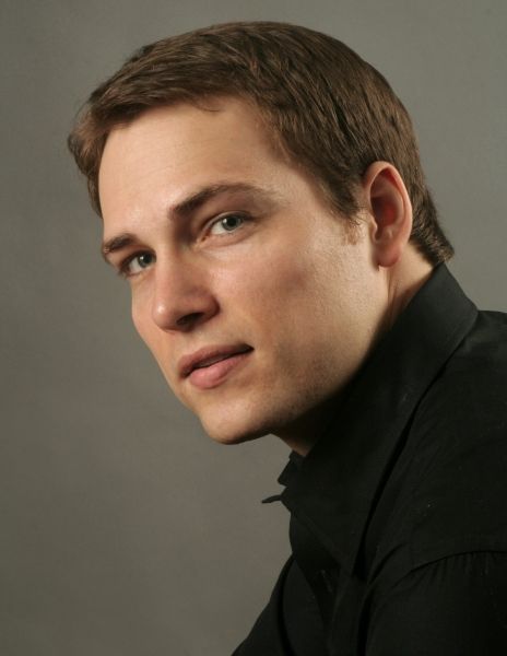 Alek Shrader Photo