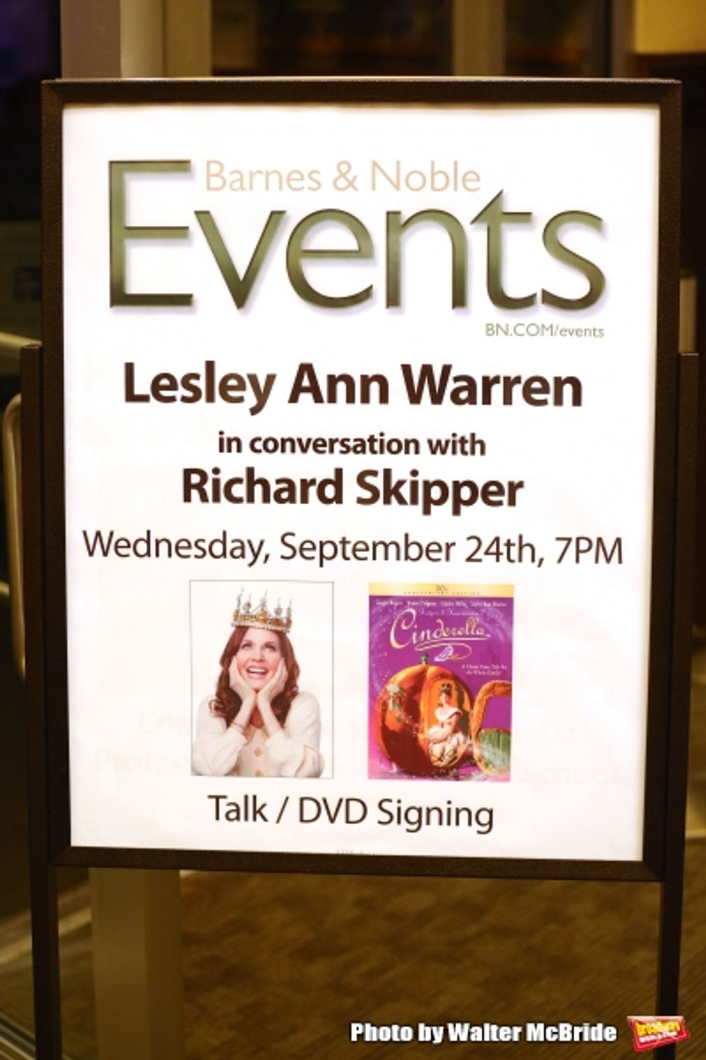 Photo Coverage: Lesley Ann Warren Performs from CINDERELLA at Barnes & Noble Image