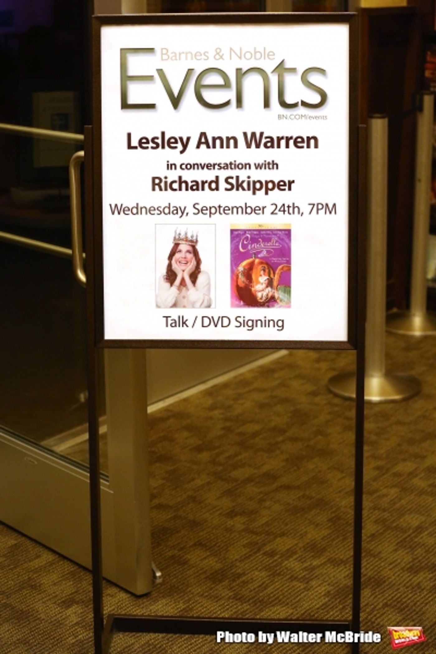 Photo Coverage: Lesley Ann Warren Performs from CINDERELLA at Barnes & Noble Image
