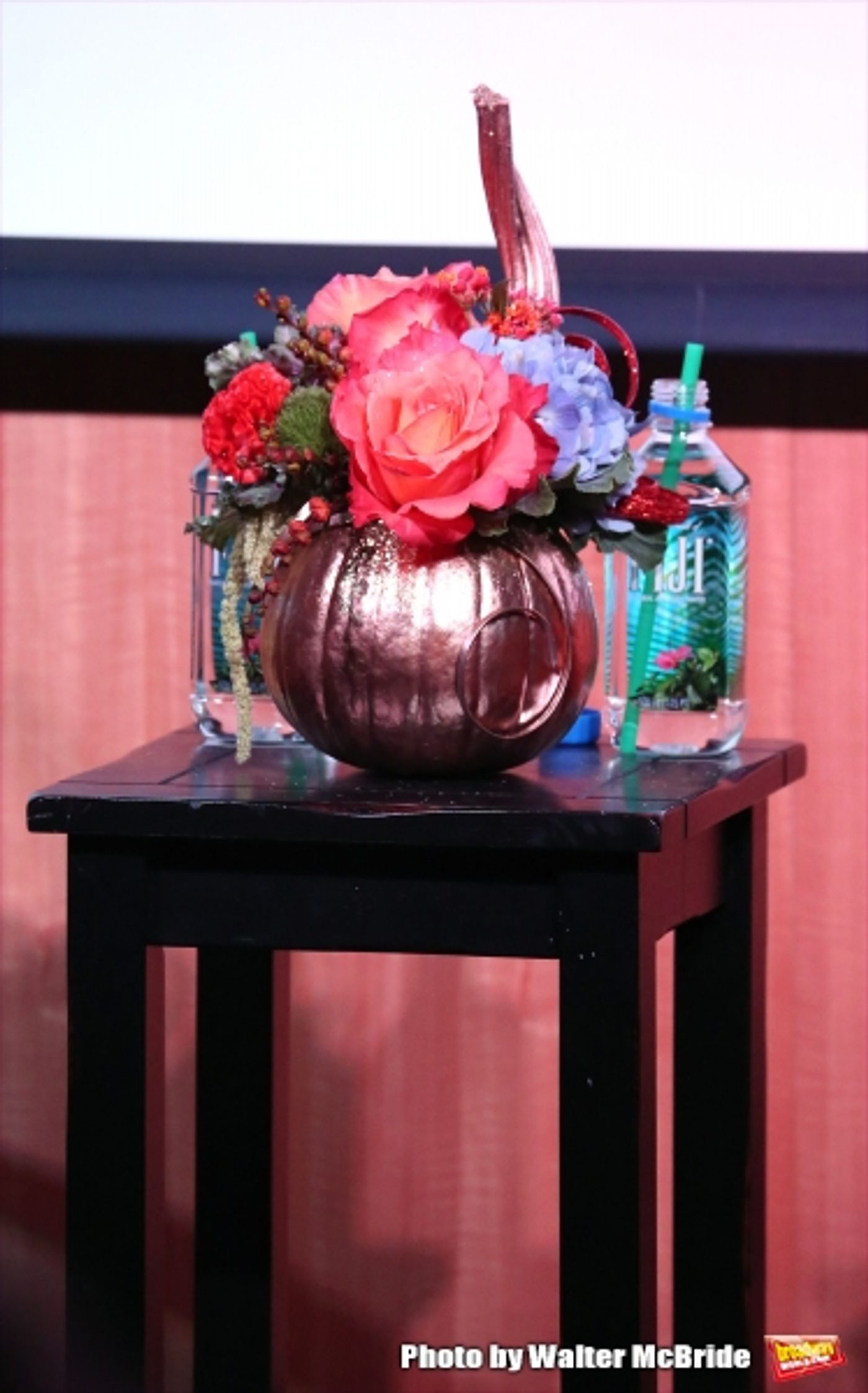 Photo Coverage: Lesley Ann Warren Performs from CINDERELLA at Barnes & Noble Image